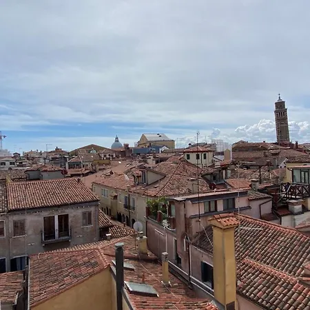 Appartement Rooftop 3999 *